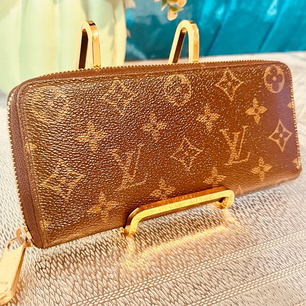 Louis Vuitton Monogram long zippy Wallet - Picture 3 of 15